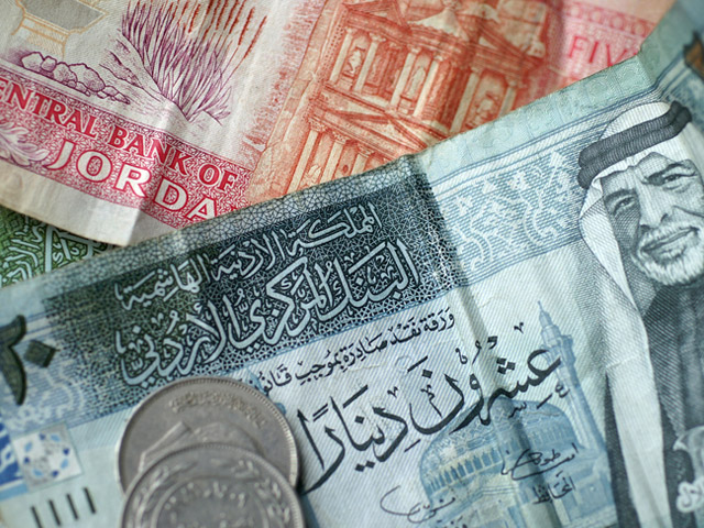 Вооруженное нападение на банк в Иордании: переодетый женщиной грабитель "заработал" 53 динара