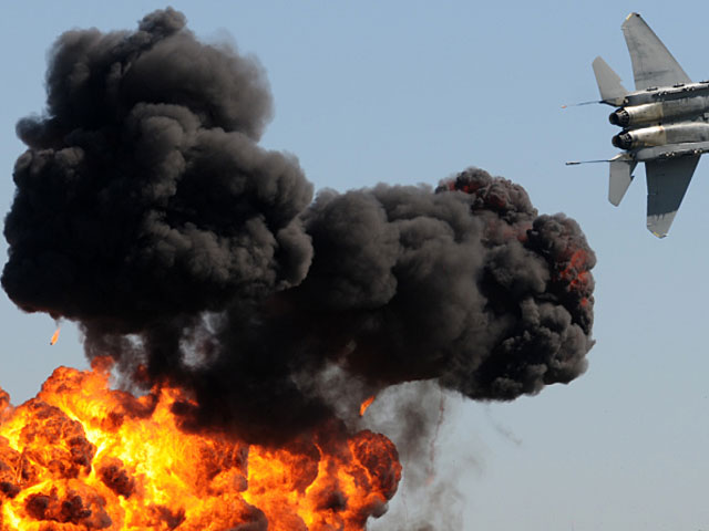 Неопознанные самолеты атаковали иранские силы на сирийско-иракской границе, есть жертвы