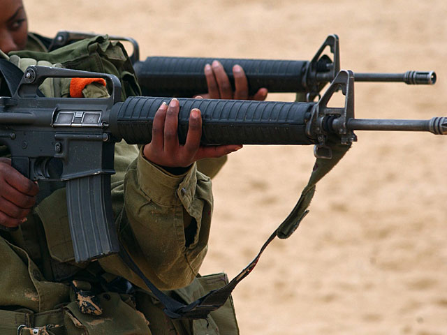 Под прикрытием песчаной бури с военной базы в Негеве похищены десятки винтовок