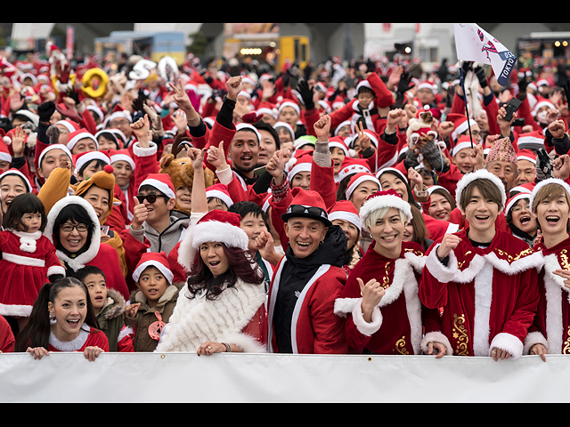 Вам не нужны квалификации, чтобы стать настоящим Santa. Фоторепортаж