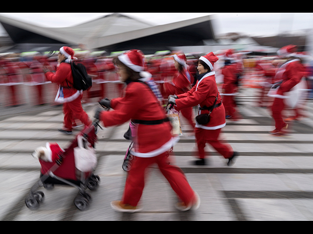 Вам не нужны квалификации, чтобы стать настоящим Santa. Фоторепортаж