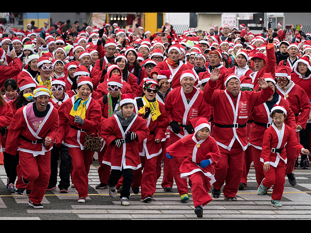 Вам не нужны квалификации, чтобы стать настоящим Santa. Фоторепортаж