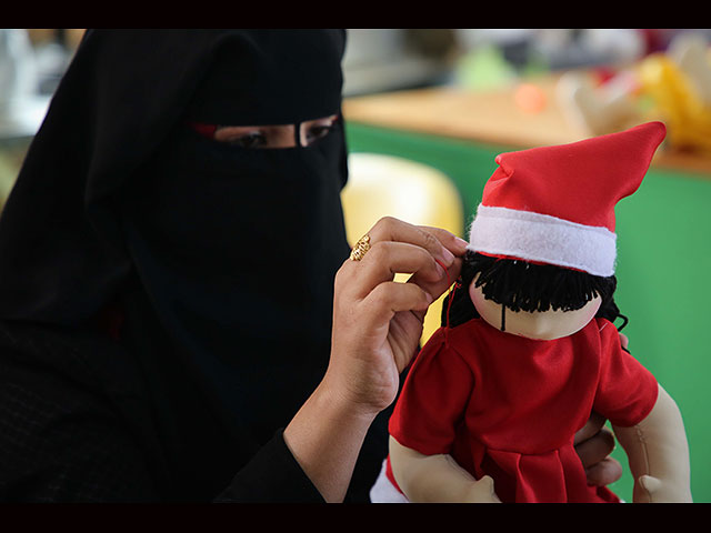 Рождественский аврал: "Санты" и ёлочки made in Gaza
