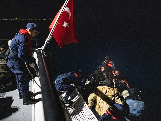 На востоке Турции перевернулось судно с нелегалами, есть погибшие