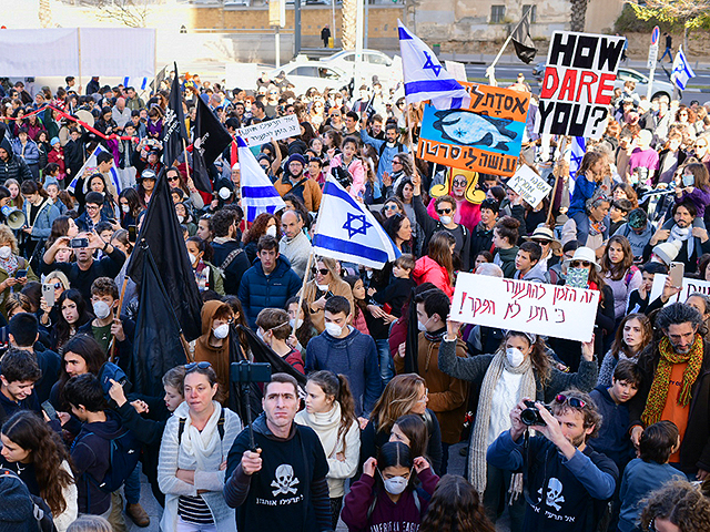 Сотни человек протестуют в Тель-Авиве против начала работы "Левиатана"