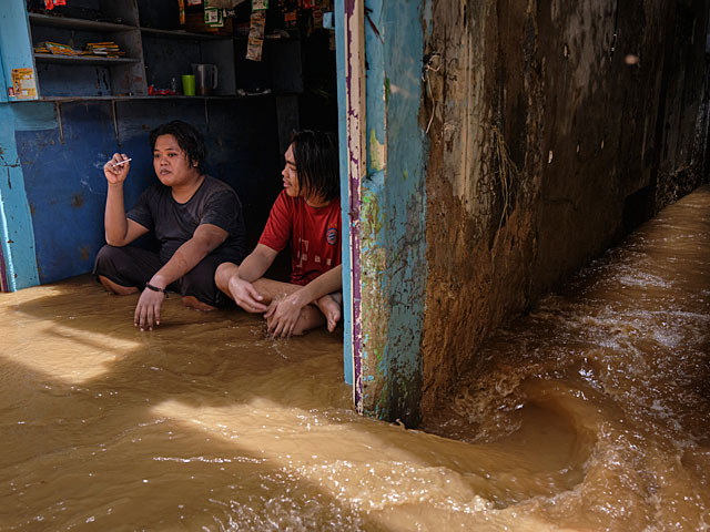 Наводнение в Индонезии: десятки людей погибли