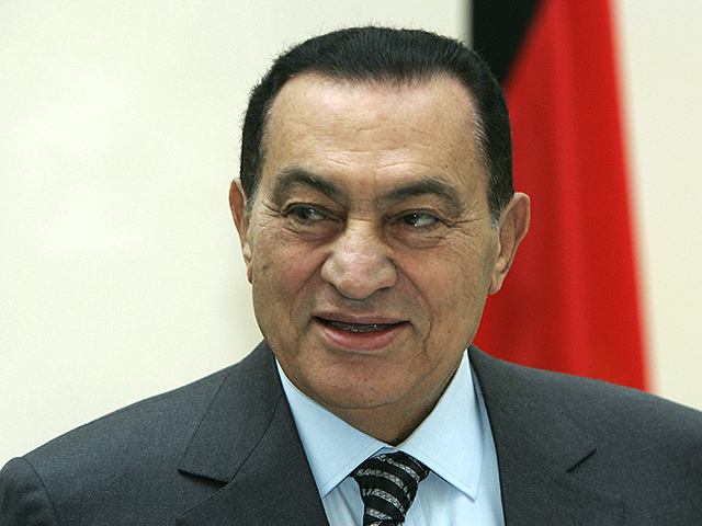 Решение суда: Мубарак будет похоронен с военными почестями
