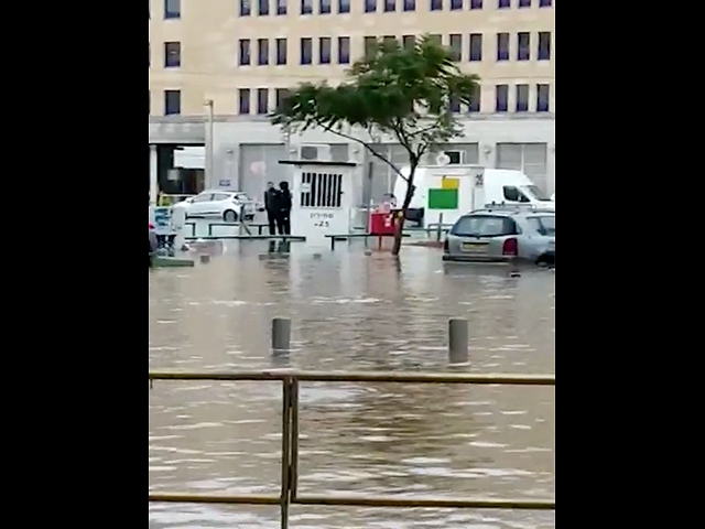 Потоп в Тель-Авиве и других городах Израиля. Фоторепортаж