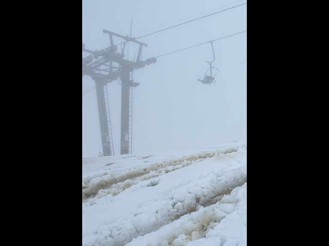 На Хермоне продолжается снегопад, горный курорт закрыт