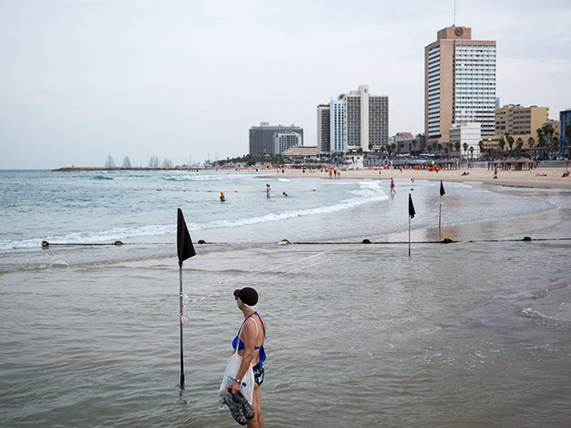 Купание на всех пляжах Тель-Авива запрещено до дальнейшего уведомления