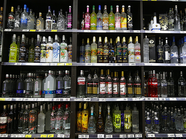 В баре и в киоске в Петах-Тикве обнаружены десятки бутылок "паленого" спиртного