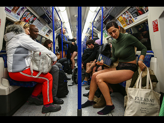 Флешмоб "Без штанов" в лондонском метро. Фоторепортаж