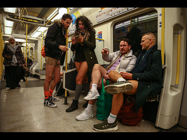Флешмоб "Без штанов" в лондонском метро. Фоторепортаж