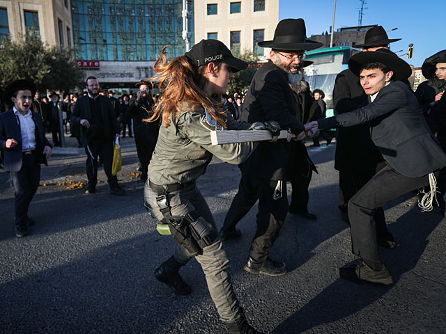 Акция протеста "харедим" в Иерусалиме: камнем ранен офицер полиции