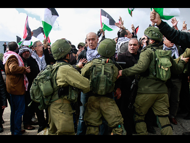 Столкновения палестинских демонстрантов с израильскими солдатами у деревни Тубас на Западном берегу реки Иордан, 29 января 2020 года