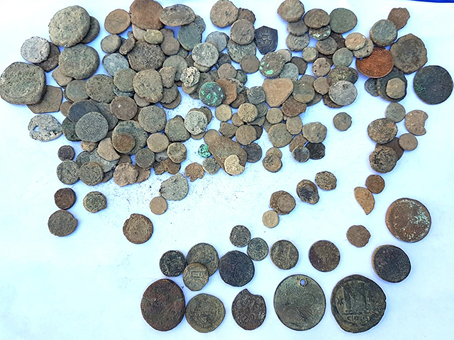 В Кафр-Кане задержан "черный археолог" с 232 монетами