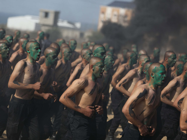 Экзамен по физподготовке в "полицейской академии" ХАМАСа. Фоторепортаж из Газы