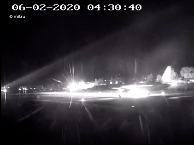 Минобороны РФ опубликовало видео захода на посадку в Хмеймим самолета Airbus А320, "уходившего от обстрела"