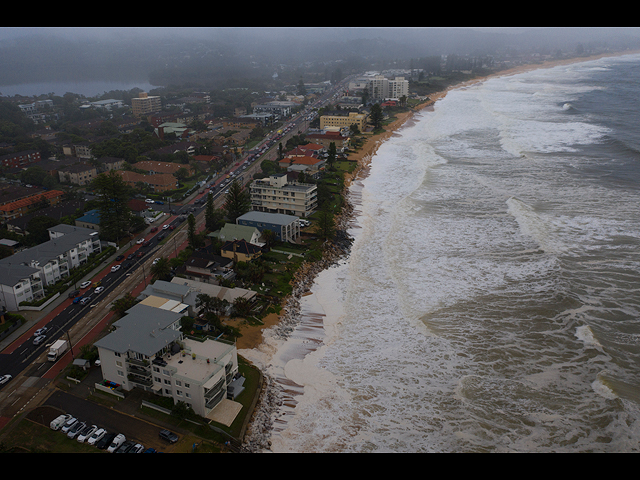 Австралия после засухи: сильнейшие ливни, наводнения и ураган. Фоторепортаж