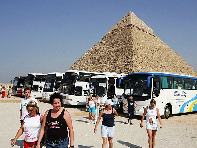 Египет ужесточает наказание за непристойности на пирамидах