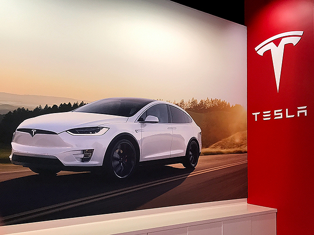 Tesla отзывает для ремонта 15 тысяч электромобилей модели Х