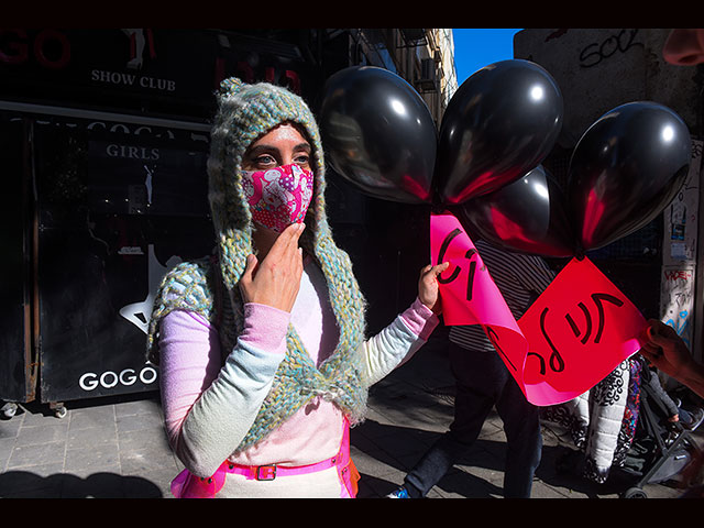 "Иран &#8211; это здесь". Протест около закрытого клуба "Go Go Girls" в Тель-Авиве