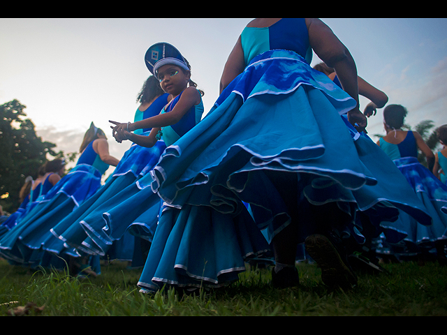 Ударный карнавал: барабанщики из Tambores de Olokun устроили уличный фестиваль. Фоторепортаж