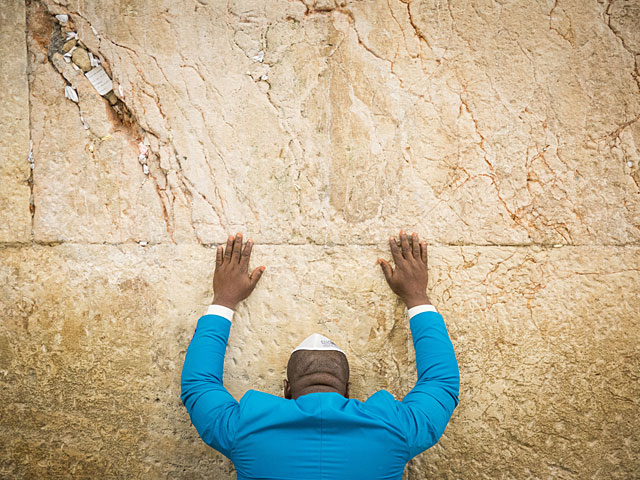 Эпидемия коронавируса: у Стены Плача в Иерусалиме состоялась массовая молитва