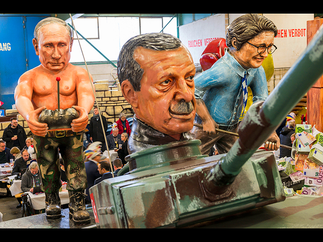 "Игрок-Путин, блоггер-Трамп и шут-Джонсон": всё готово к карнавалу в Майнце. Фоторепортаж