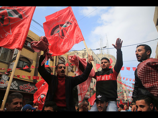 Военный парад "демократов" в Газе. Фоторепортаж