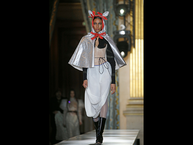 В Париже состоялся показ новой коллекции знаменитого британского дизайнера Вивьен Вествуд