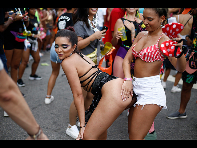Не только карнавал: шоу бразильской певицы Анитты в Рио. Фоторепортаж