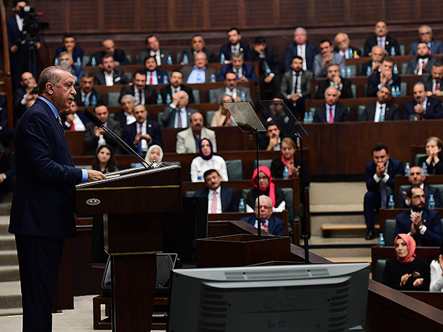 Критика Эрдогана привела к массовой драке в парламенте Турции