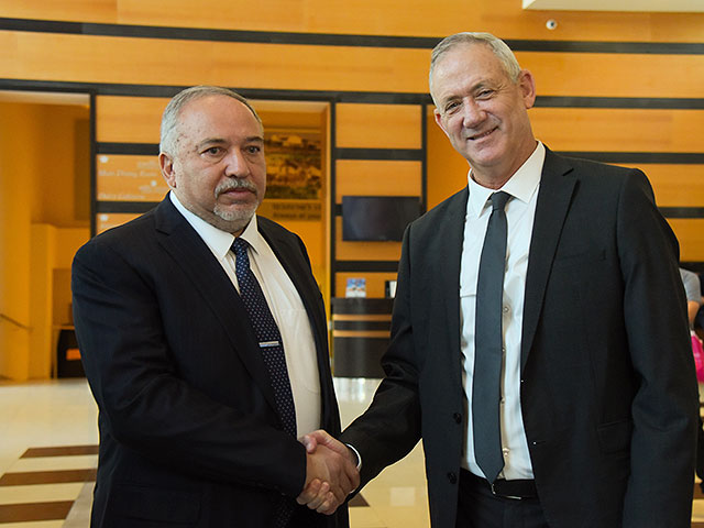 Ганц согласился на требования Либермана по формированию коалиции