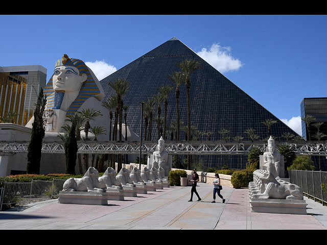 Отель и казино Luxor в Лас-Вегасе закрыты, из-за того что у нескольких сотрудников обнаружили коронавирус COVID-19. 14 марта 2020 года