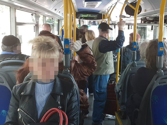 Последствия сокращения общественного транспорта: в городских автобусах стало тесно