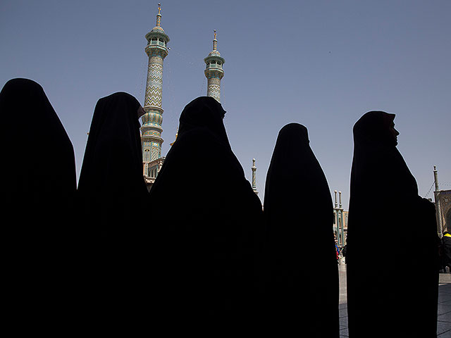 Несмотря на коронавирус, в Иран продолжают приезжать паломники