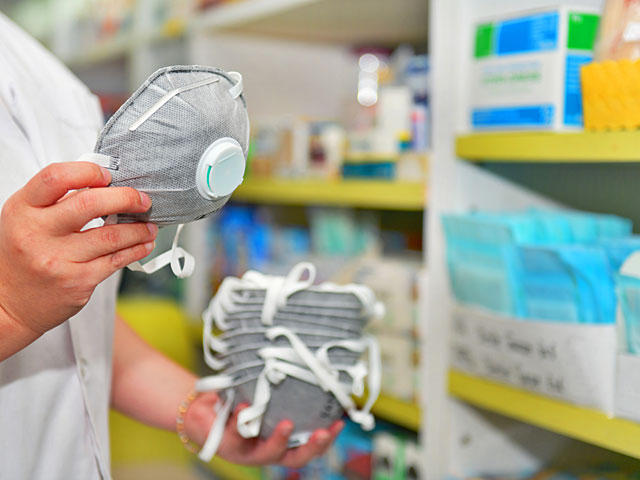 В Дубае оштрафованы аптеки, завышавшие цены на медицинские маски