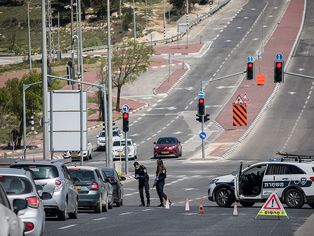 На шоссе &numero;1 и 443 полиция проверяет автомобили, направляющиеся в Иерусалим