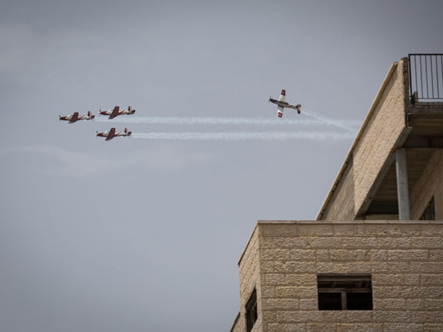 Во время парада ВВС на День независимости самолеты пролетят над больницами