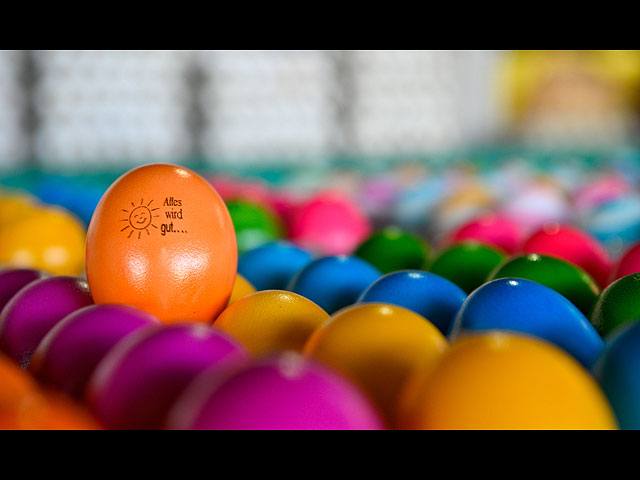 Пасхальные яйца к празднику в четырех стенах. Фоторепортаж из Германии