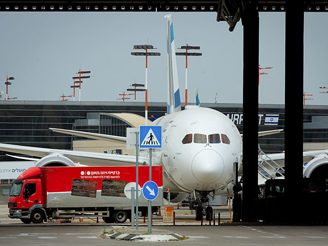 В аэропорту Бен-Гурион начата разгрузка самолета, доставившего медицинские маски из Турции