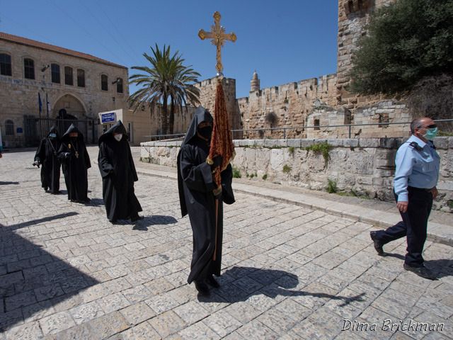 В Иерусалиме прошла церемония освящения Благодатного огня: впервые без паломников