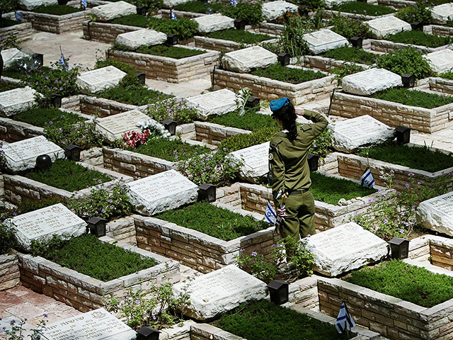 Минобороны рекомендует запретить посещения военных кладбищ в День памяти павших