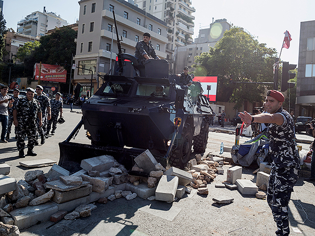 Для подавления беспорядков в ливанский город Триполи введена бронетехника