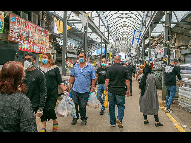 Израиль в масках: коронавирус отступает. Фоторепортаж