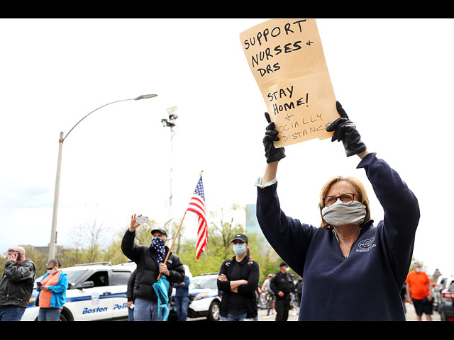 Карантин в США: за и против. Фоторепортаж с уличных шествий в Бостоне