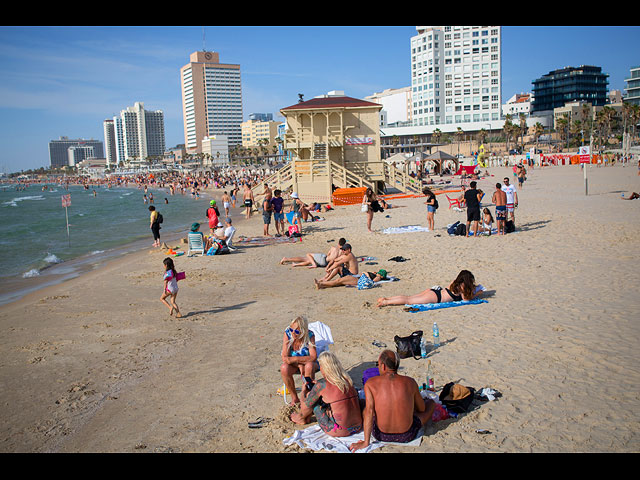 "Проголосовали ногами": в субботу тысячи израильтян пришли на пляжи. Фоторепортаж