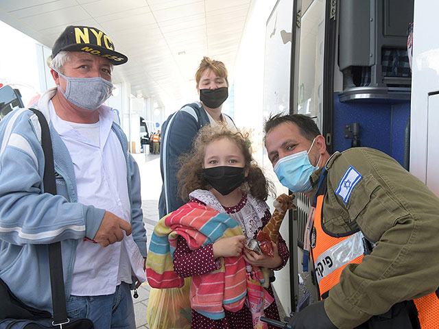 Несмотря на коронавирус: 100 репатриантов прибыли в Израиль за несколько дней