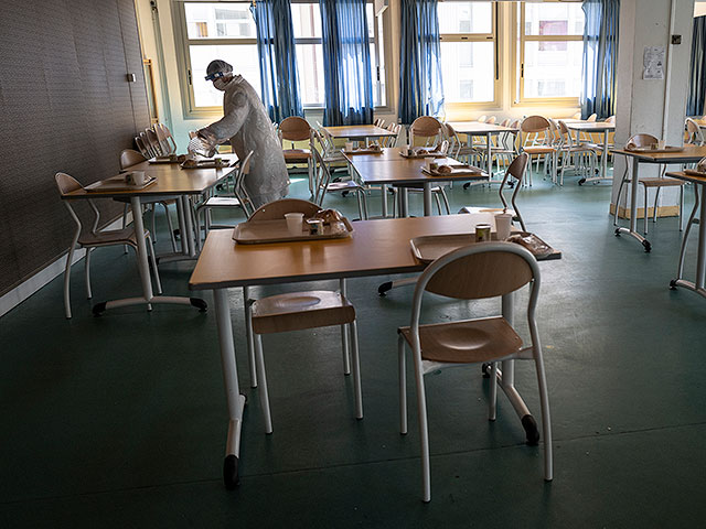 Повторная вспышка коронавируса во Франции: закрыты семь школ на севере